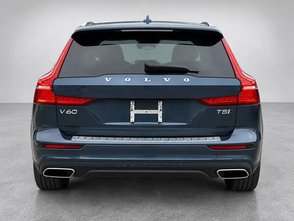 Volvo V60 2022 photo 2