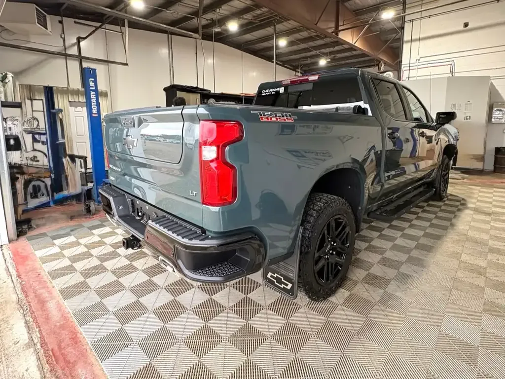 Chevrolet Silverado 1500 2025 photo 3