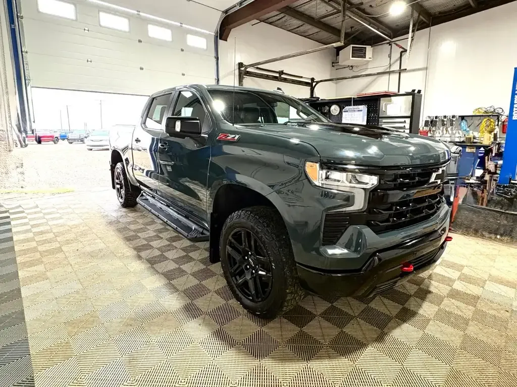 Chevrolet Silverado 1500 2025 photo 2