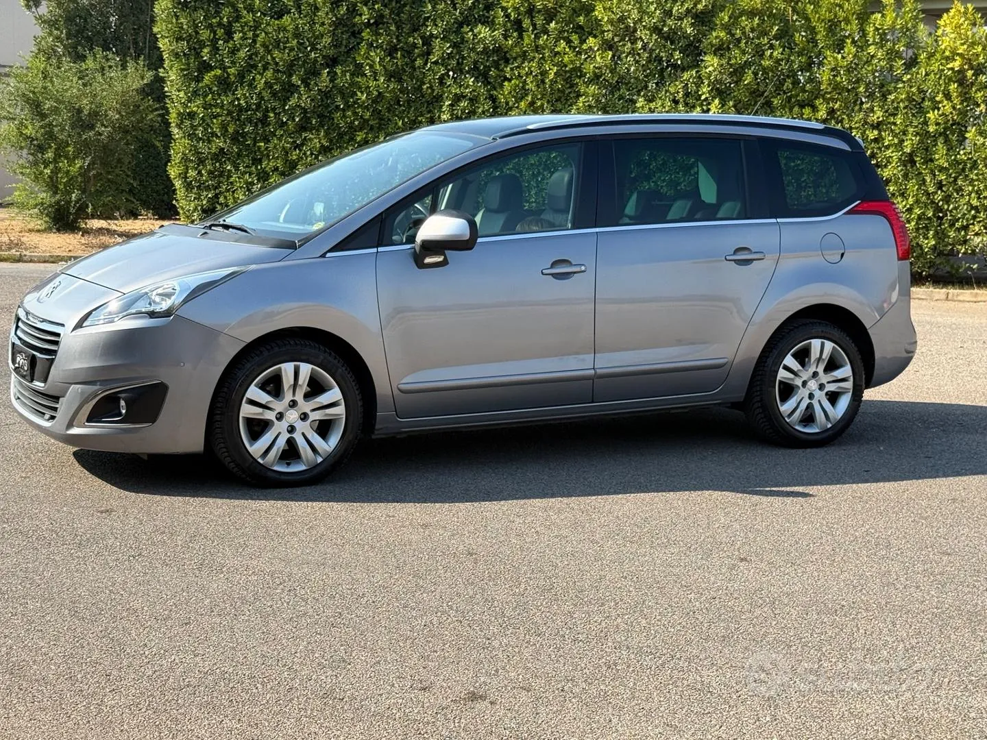 Peugeot 5008 2015 photo 2