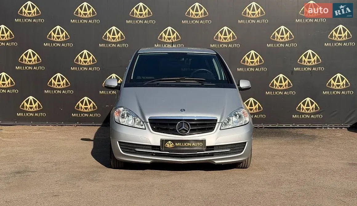 Mercedes-Benz A-Class 2012 photo 2