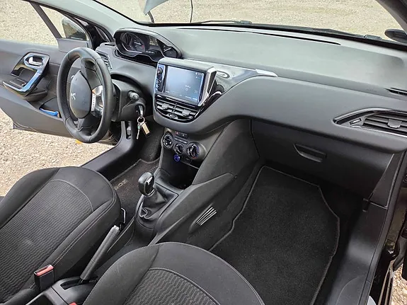Peugeot 208 2017 photo 5