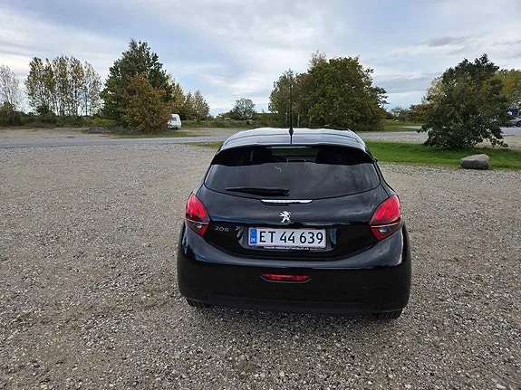 Peugeot 208 2017 photo 4