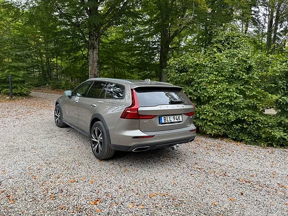Volvo V60 Cross Country 2022 photo 4