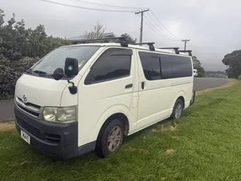 Toyota Hiace 2012 photo 4