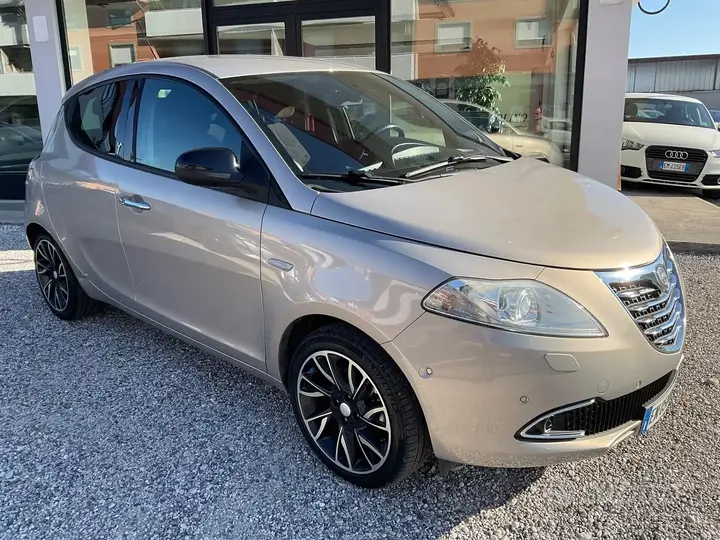 Lancia Ypsilon