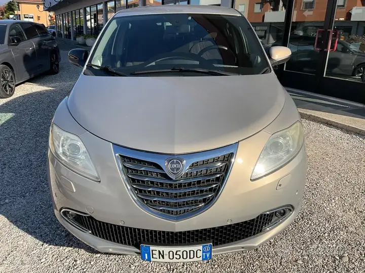 Lancia Ypsilon 2012 photo 2