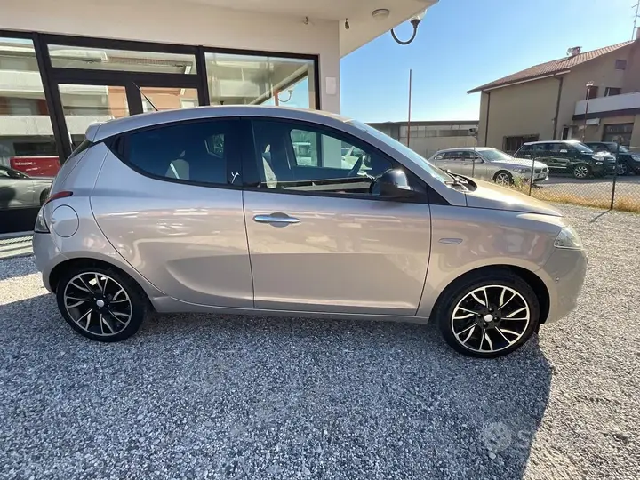 Lancia Ypsilon 2012 photo 3
