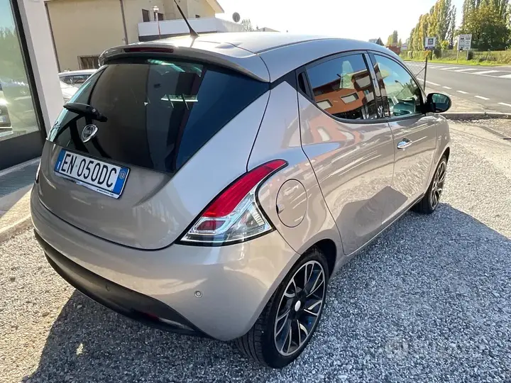 Lancia Ypsilon 2012 photo 4