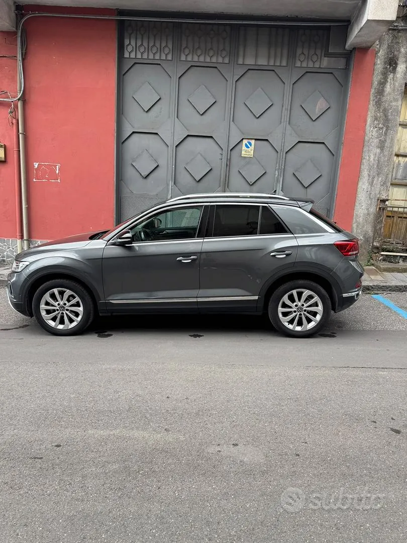 Volkswagen T-Roc 2023 photo 3
