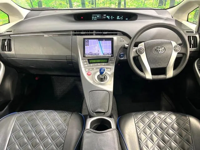 Toyota Prius 2015 photo 2