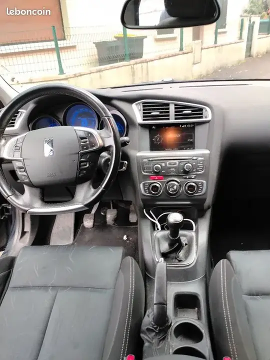 Citroen C4 2012 photo 2