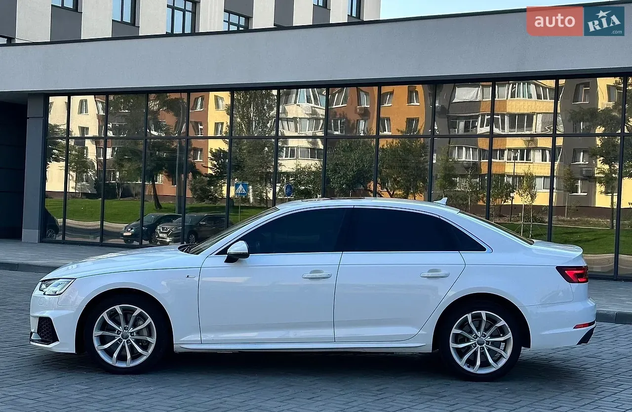 Audi A4 2018 photo 2
