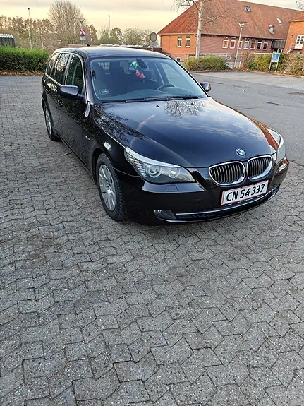 BMW 523I