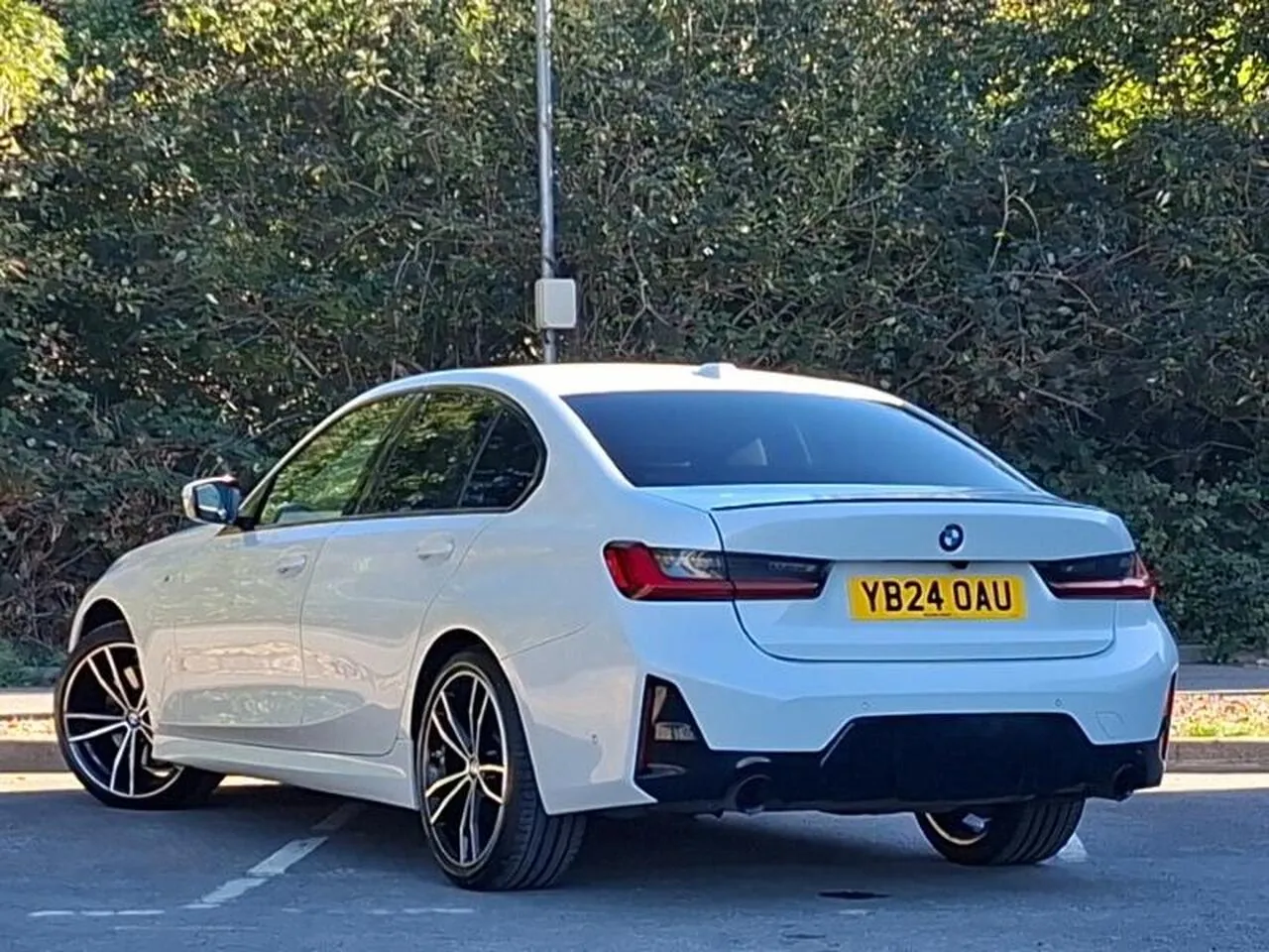 BMW 3 Series 2024 photo 2