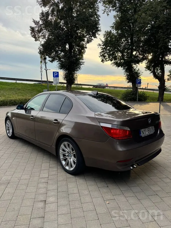 BMW E60 2003 photo 2