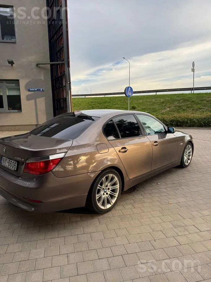 BMW E60 2003 photo 4