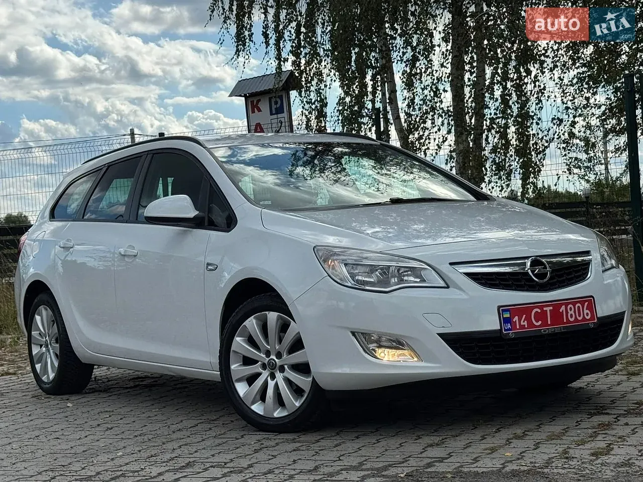 Opel Astra 2012 photo 3