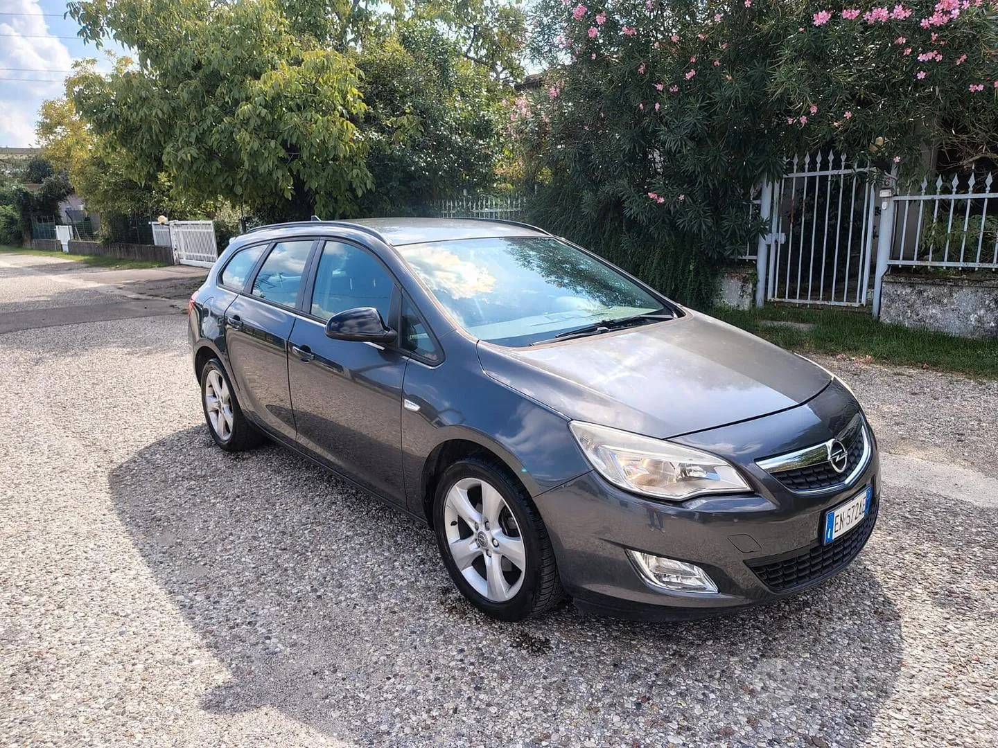 Opel Astra 2012 photo 3