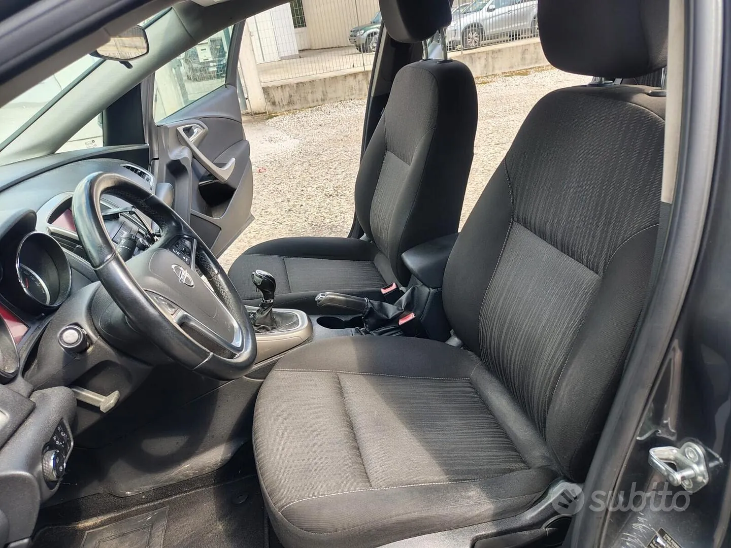 Opel Astra 2012 photo 4
