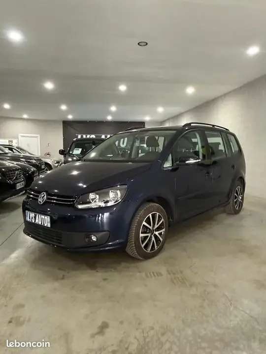 Volkswagen Touran 2015 photo 2