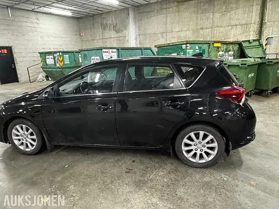 Toyota Auris 2015 photo 2