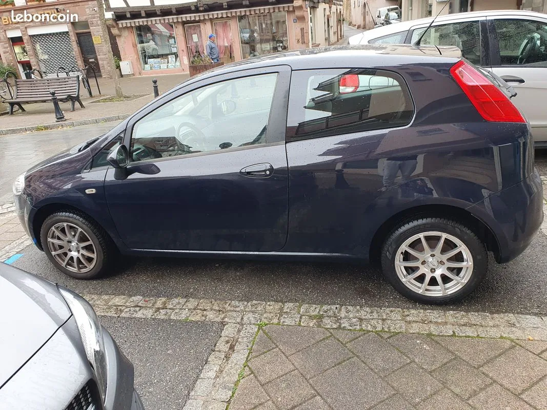 Fiat Grande Punto 2009 photo 3