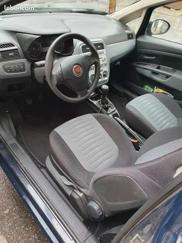 Fiat Grande Punto 2009 photo 2