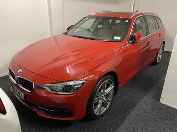 BMW 320I 2019 photo 2