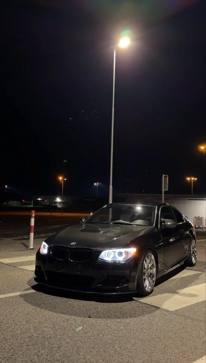 BMW 3 Series 2011 photo 2