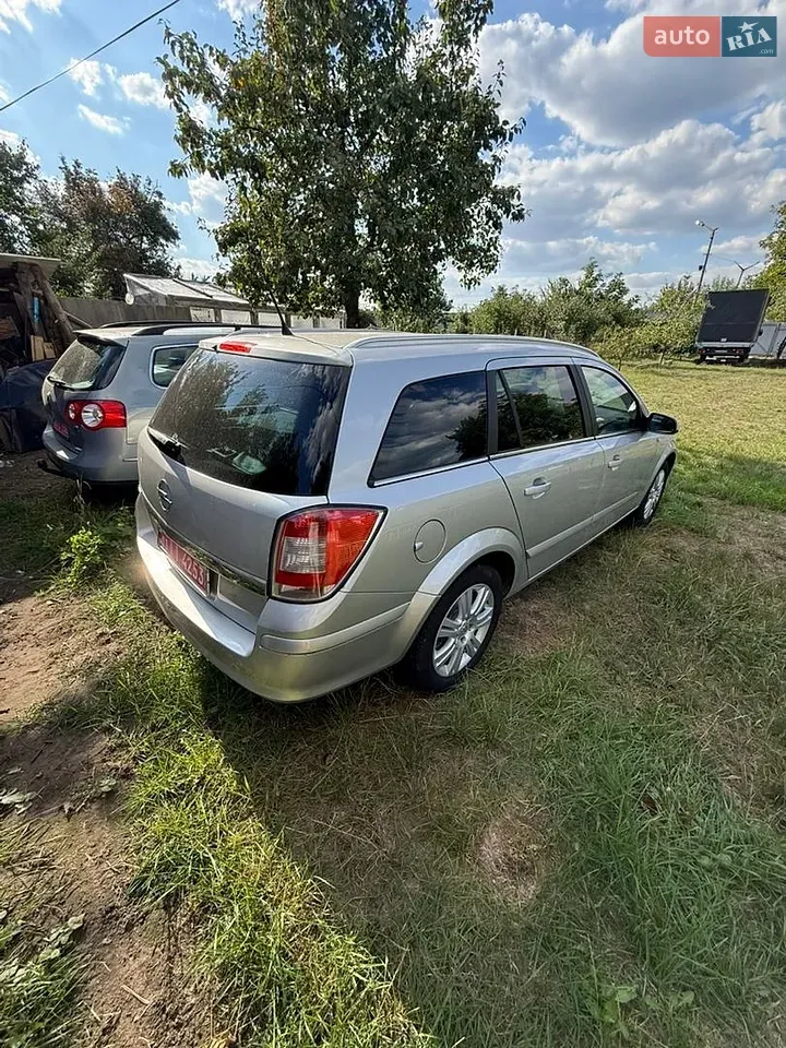 Opel Astra 2009 photo 4