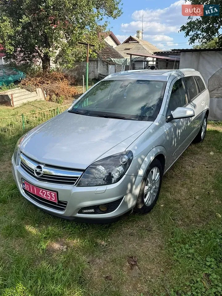 Opel Astra 2009 photo 2