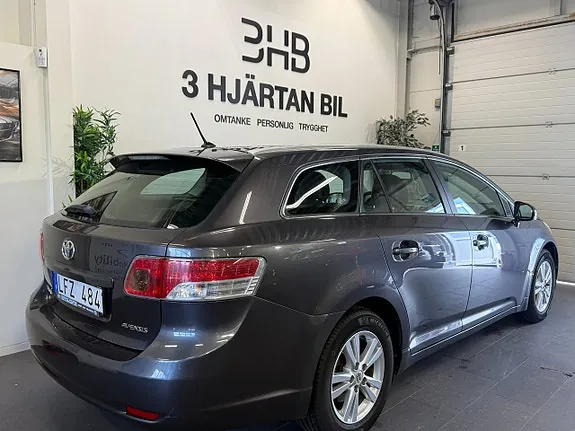 Toyota Avensis 2011 photo 4