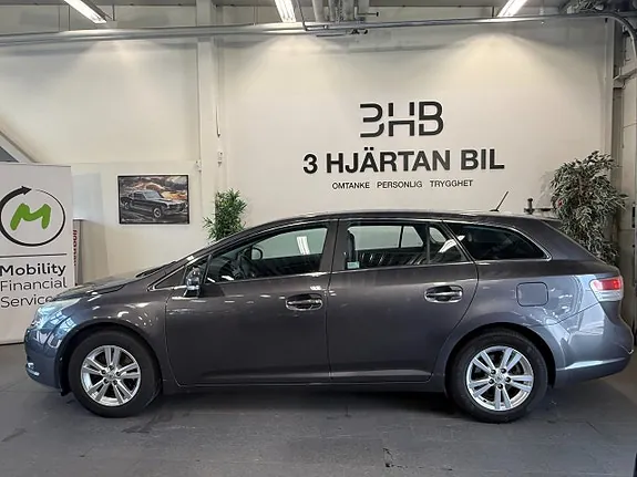 Toyota Avensis 2011 photo 2