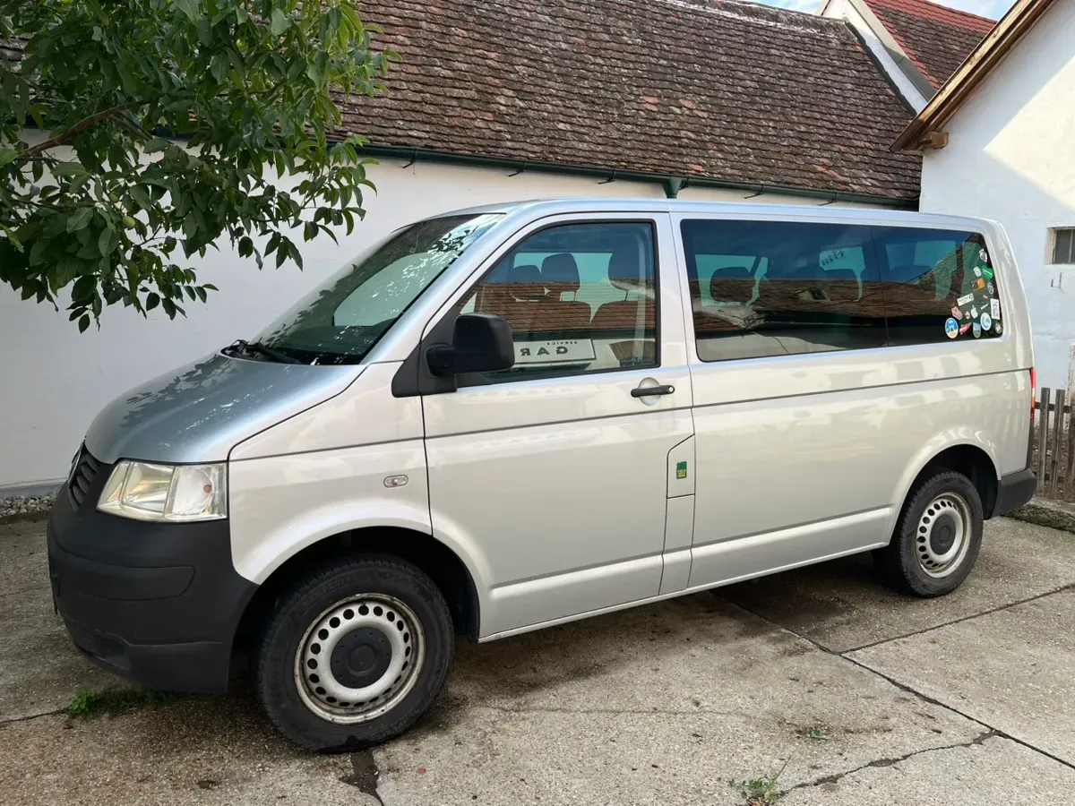 Volkswagen T5 2009 photo 2