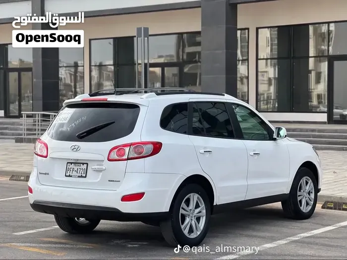 Hyundai Santa Fe 2012 photo 3