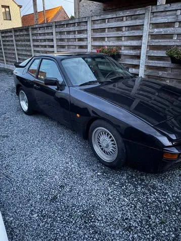 Porsche 944