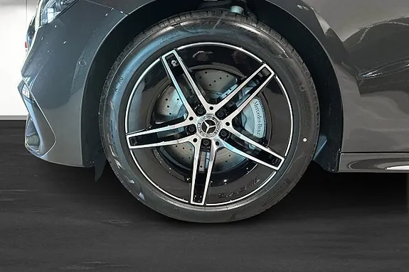Mercedes-Benz E300 E 2026 photo 5