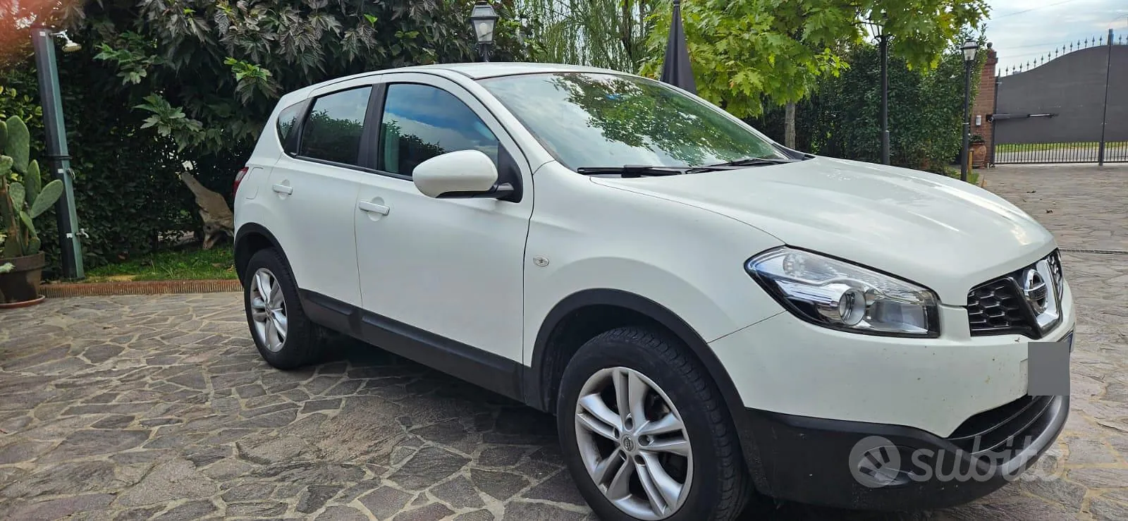 Nissan Qashqai 2012 photo 2