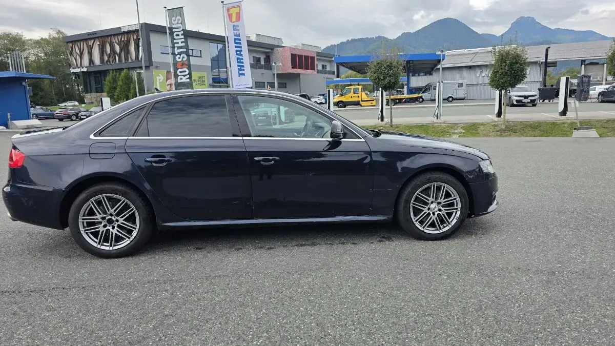 Audi A4 2009 photo 2