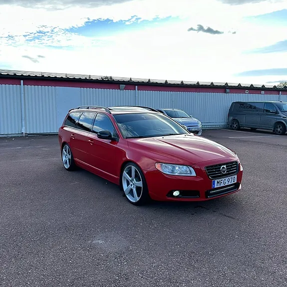 Volvo V70 2012 photo 2