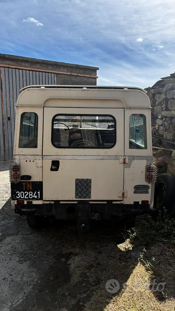 Land Rover Santana 1980 photo 2
