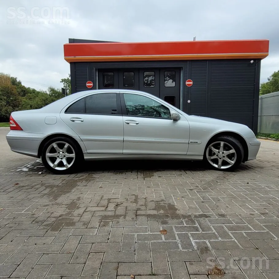 Mercedes-Benz C220 2005 photo 4