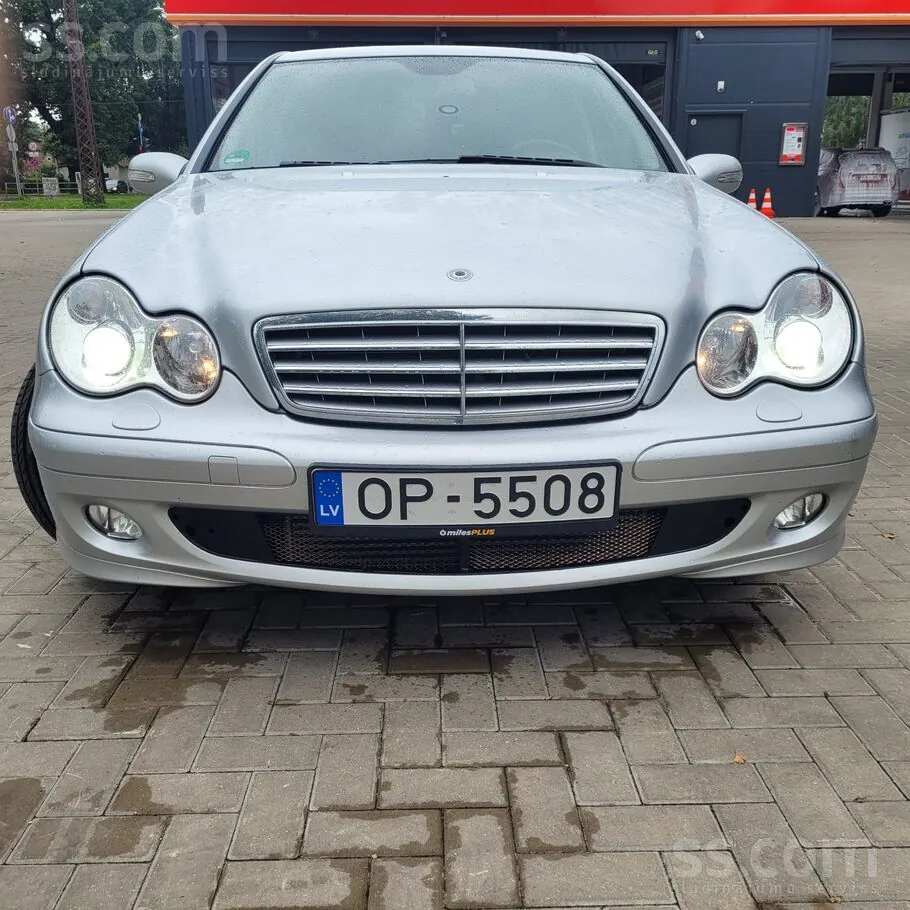Mercedes-Benz C220 2005 photo 2
