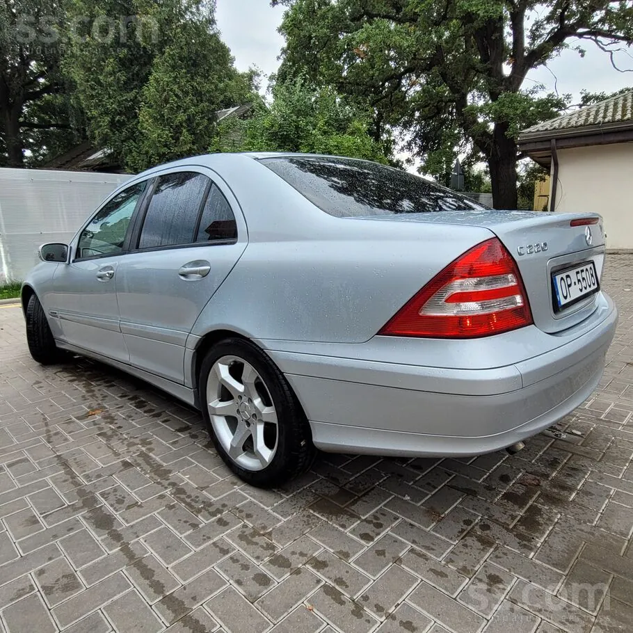 Mercedes-Benz C220 2005 photo 3