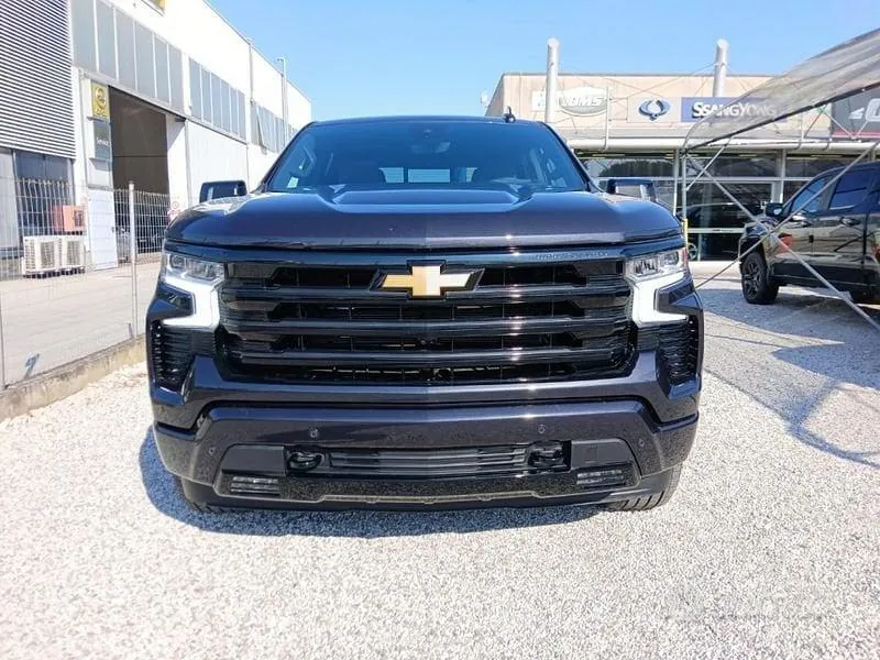 Chevrolet Silverado 2026 photo 3