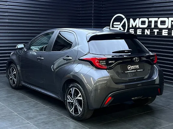 Toyota Yaris 2024 photo 2