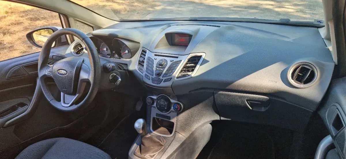 Ford Fiesta 2011 photo 3