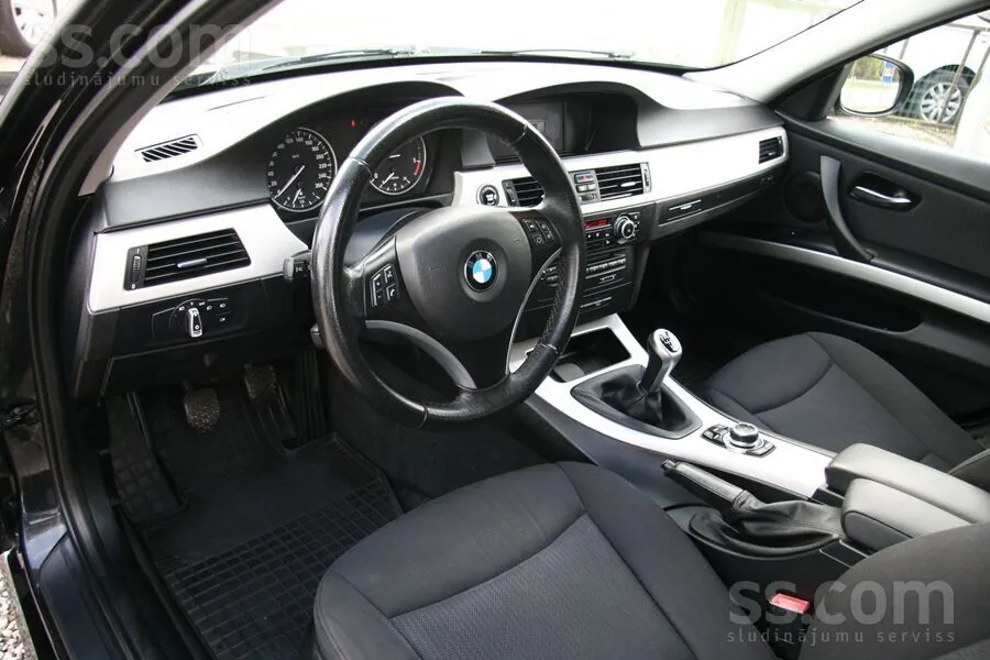 BMW 318 2010 photo 5