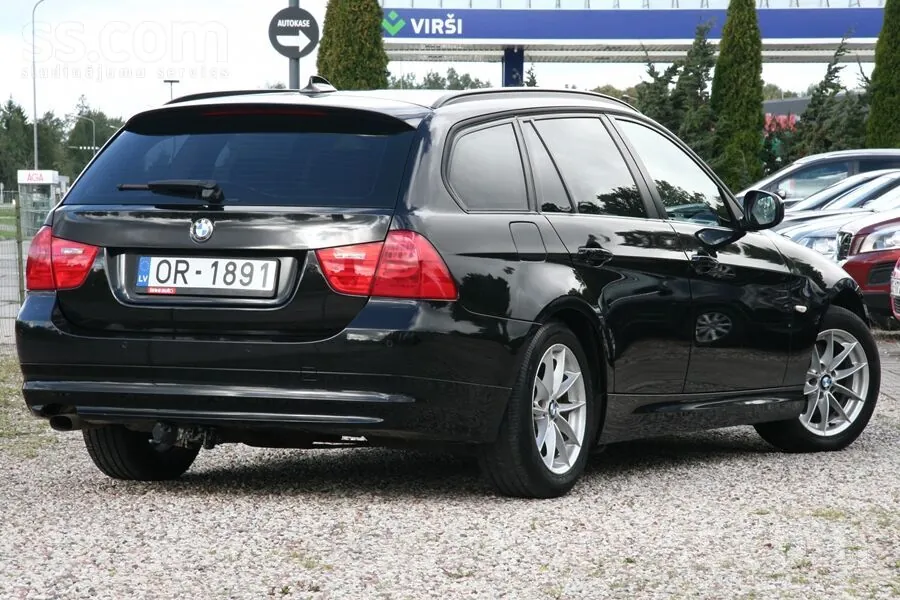BMW 318 2010 photo 3